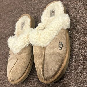 EUC Women's UGG Tan Shearling Slippers USA Sz 6 shoes
